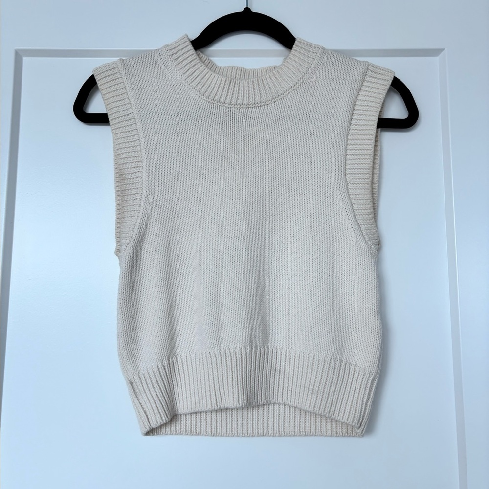 Wilfred Cream Cable-Knit Sleeveless Vest